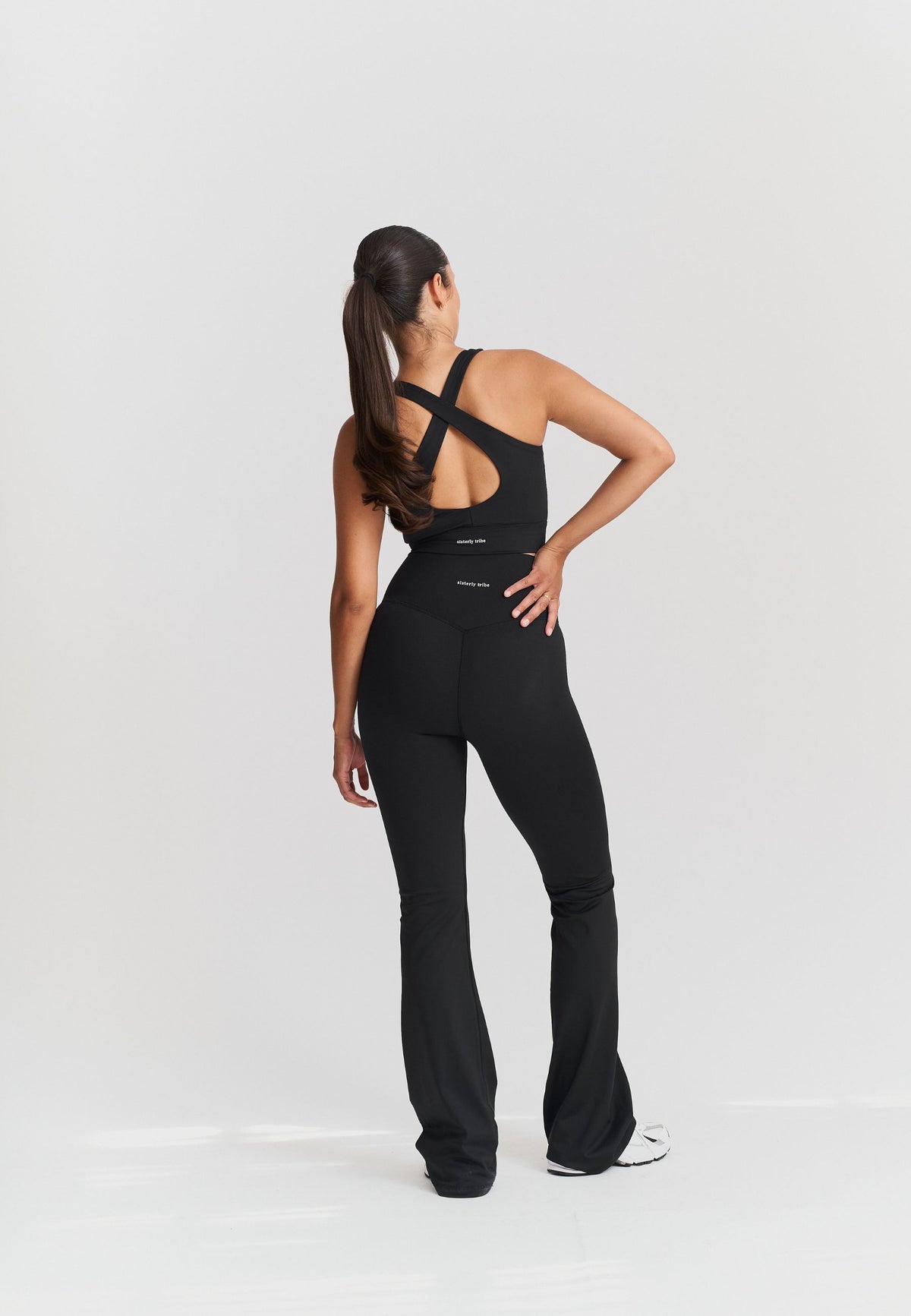Softsculpt V-neck Cross Back Bra - Black