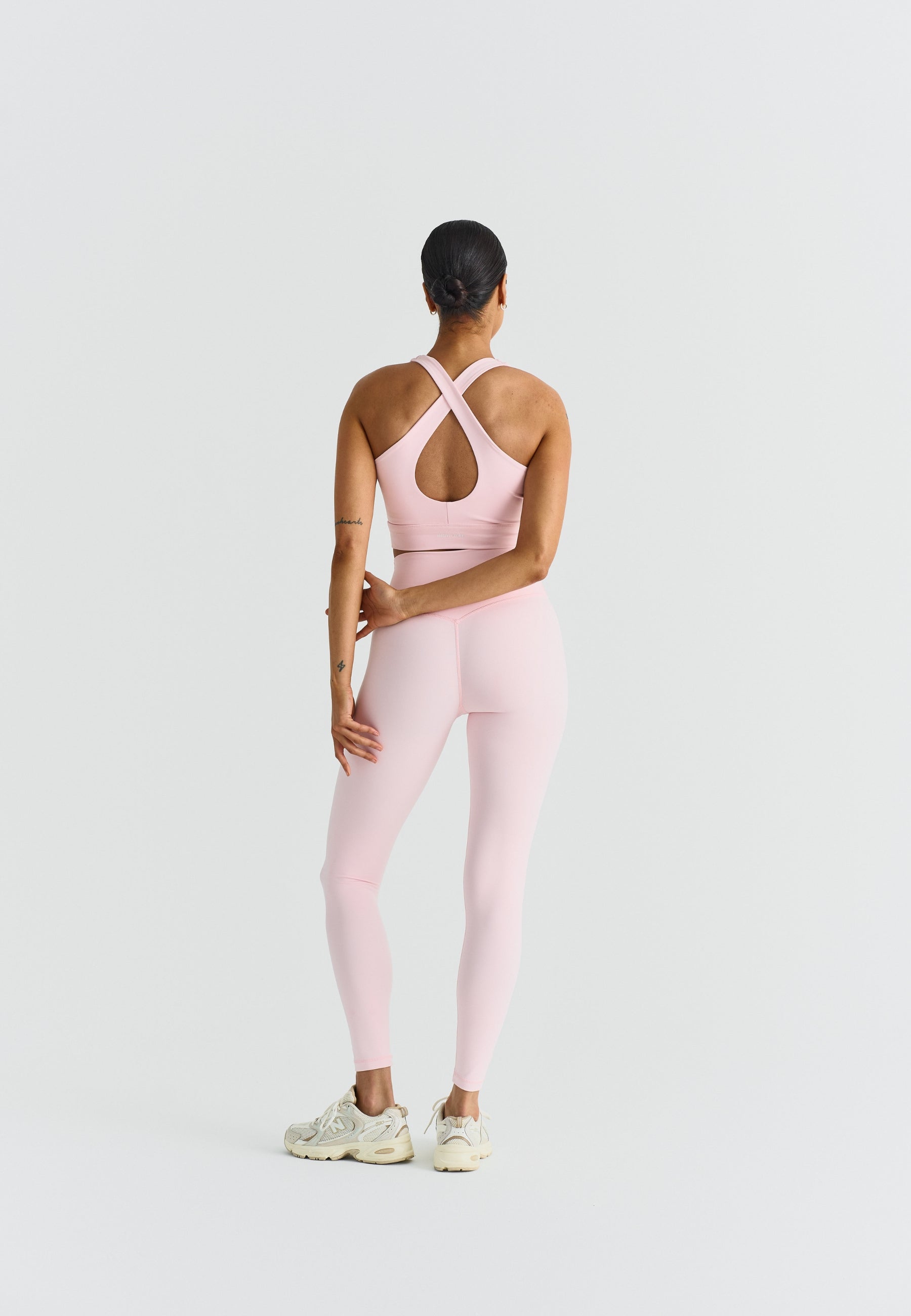 Softsculpt V-neck Cross Back Bra - Ballet Slipper
