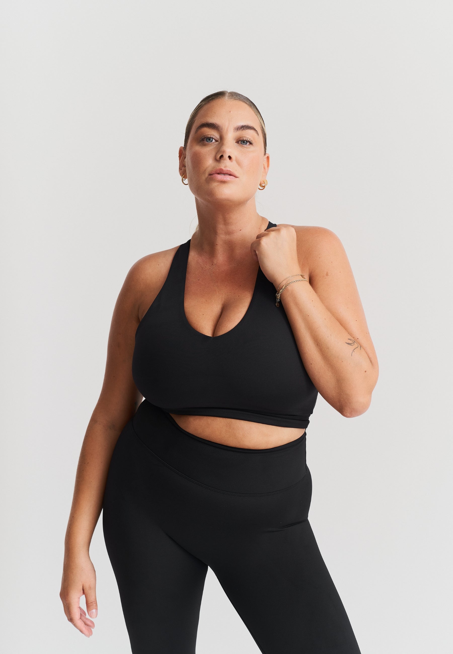 Softsculpt V-neck Cross Back Bra - Black