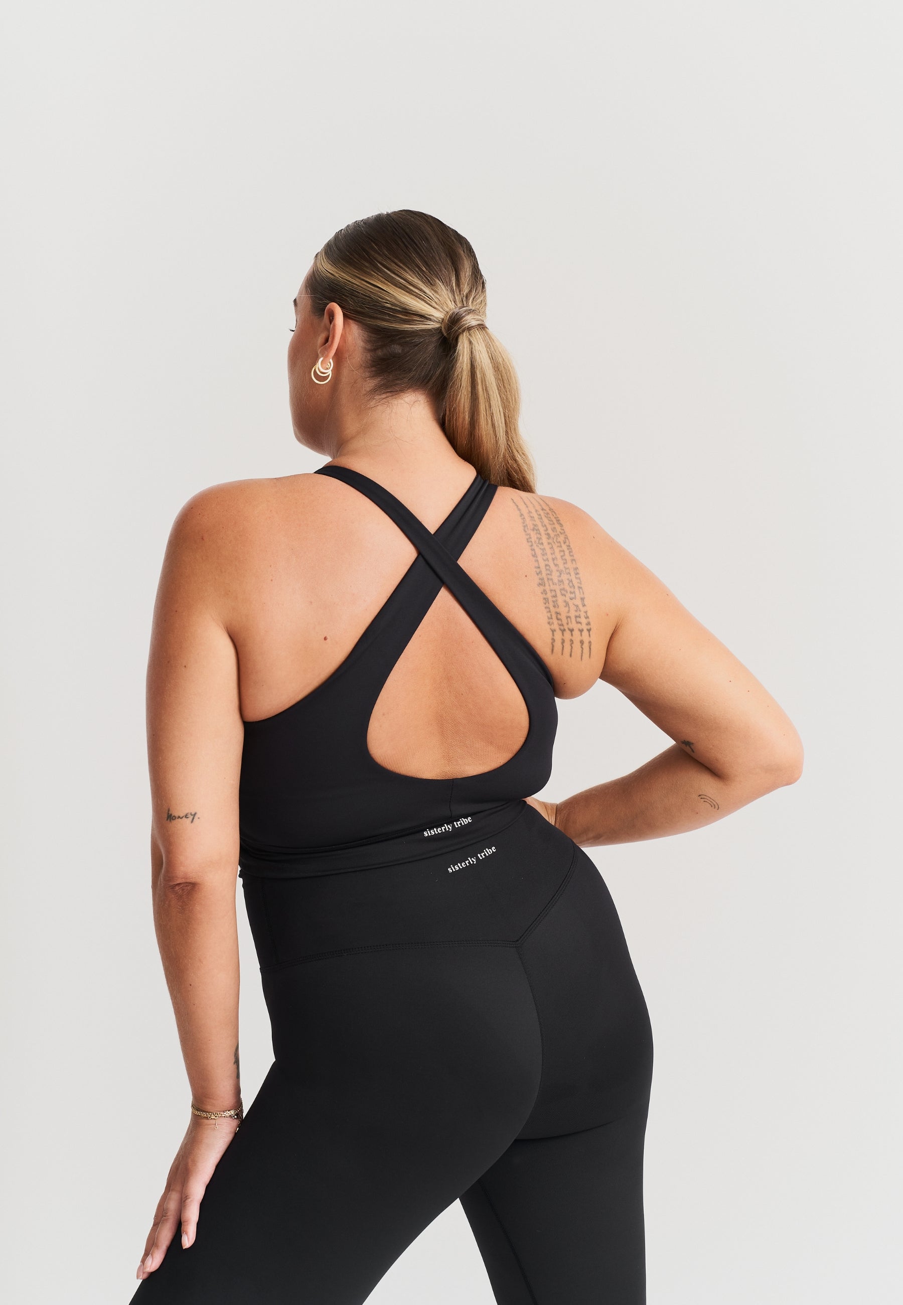 Softsculpt V-neck Cross Back Bra - Black