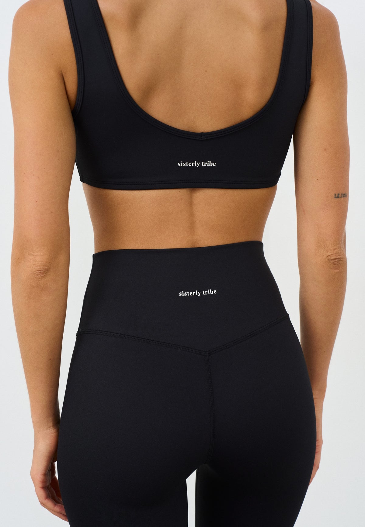 Softsculpt Deep V-Neck Bra - Black