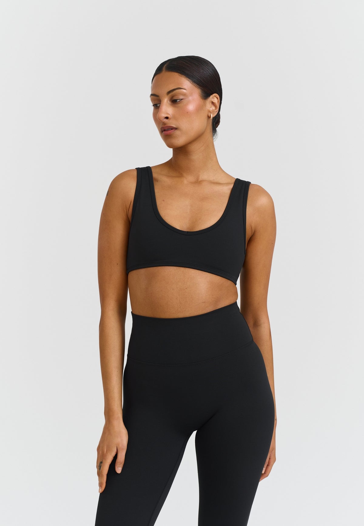 Softsculpt Deep V Neck Bra