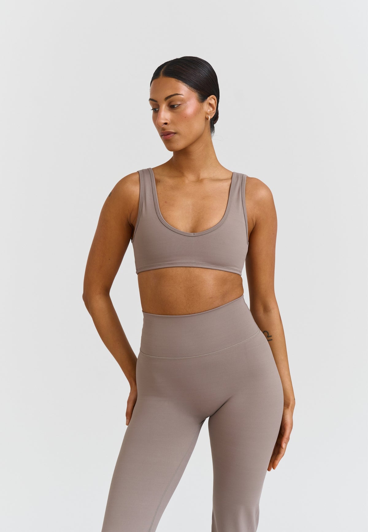 Softsculpt Deep V Neck Bra Clay