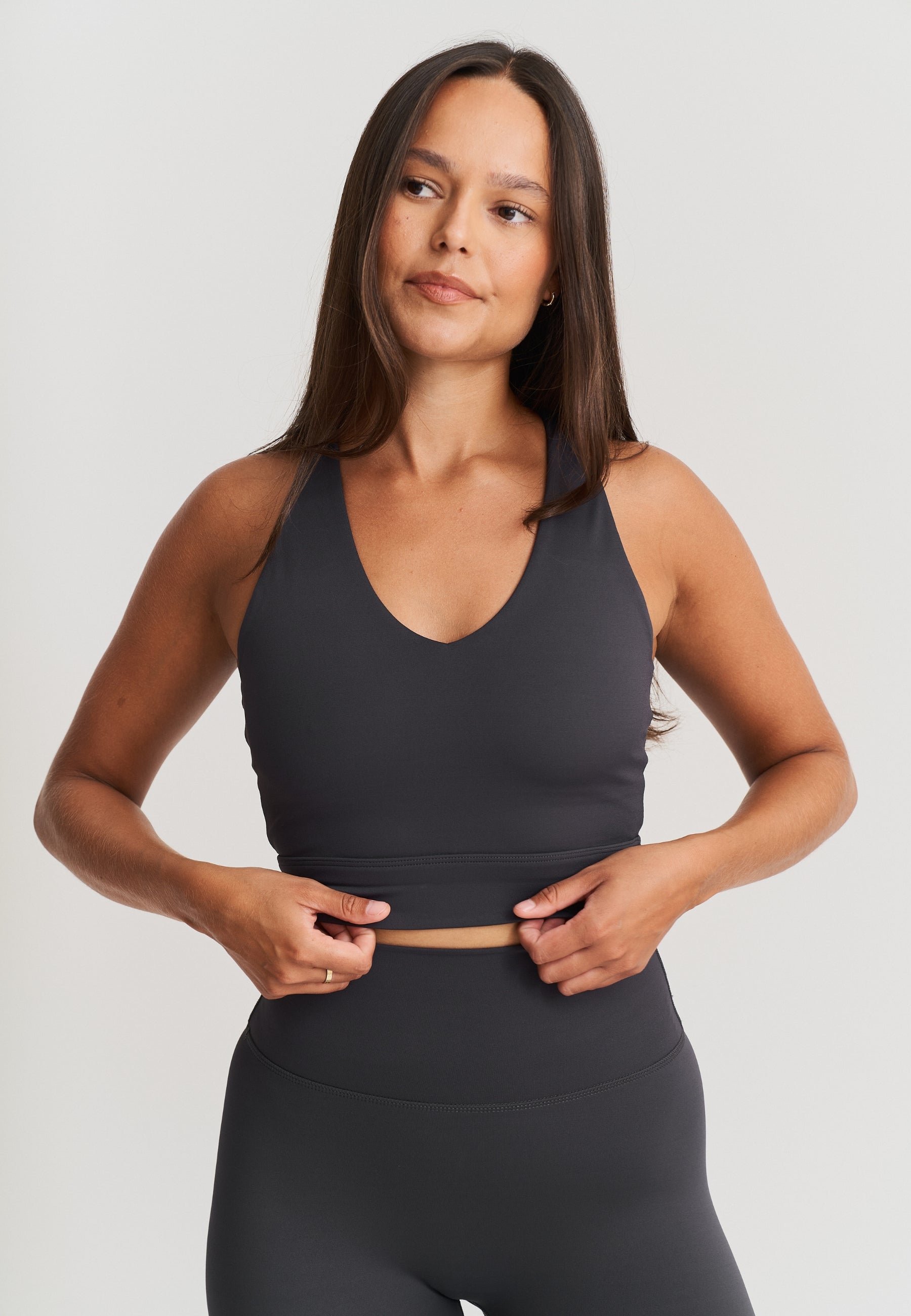 Softsculpt V neck Cross Back Bra Asphalt