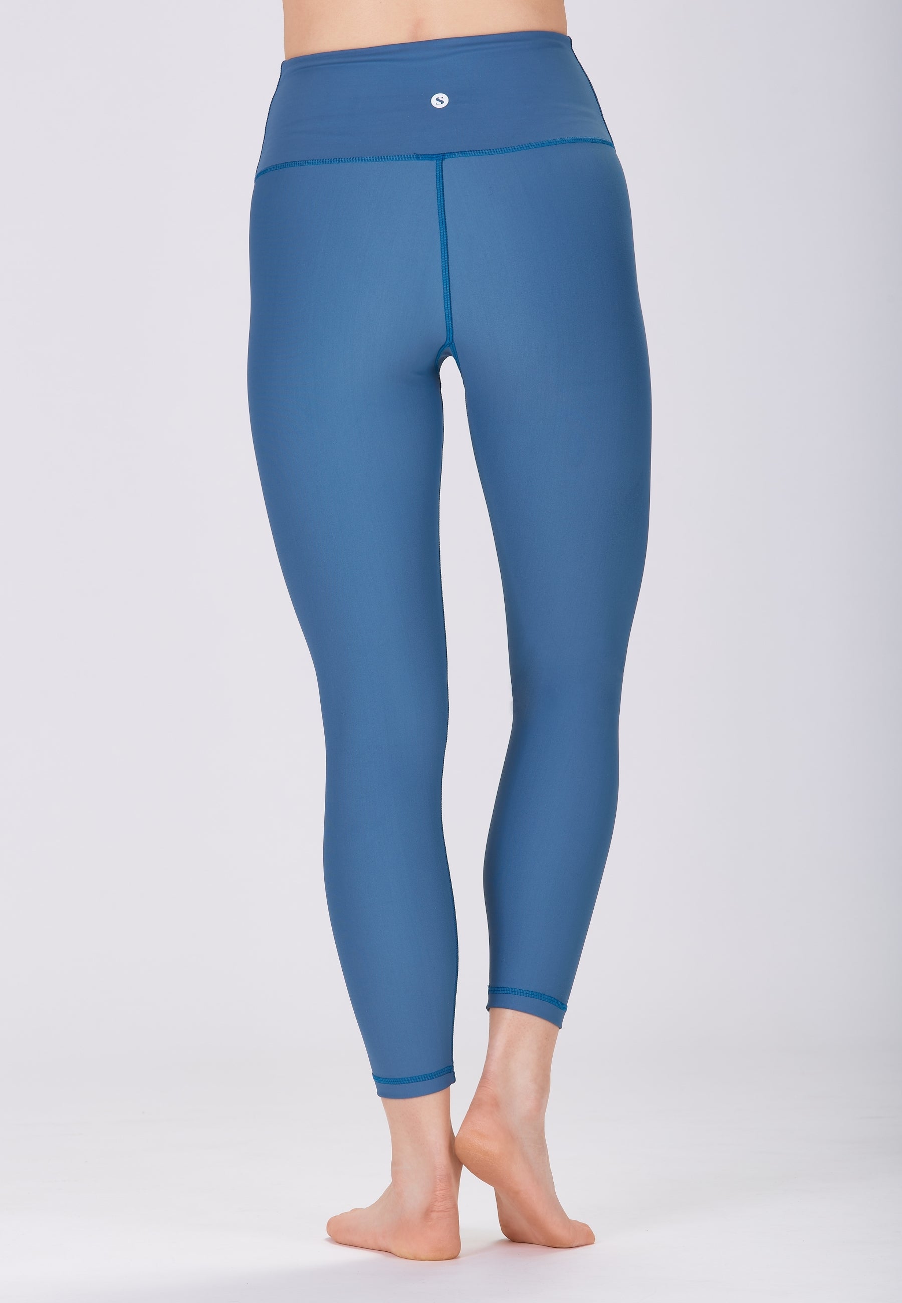 Sisterly Tribe - Classic 7/8 Tights Pine Blue. Buttery soft & Body sculpting, Soft, matte fabric that feels like a second skin, Compression that follows your every move.
