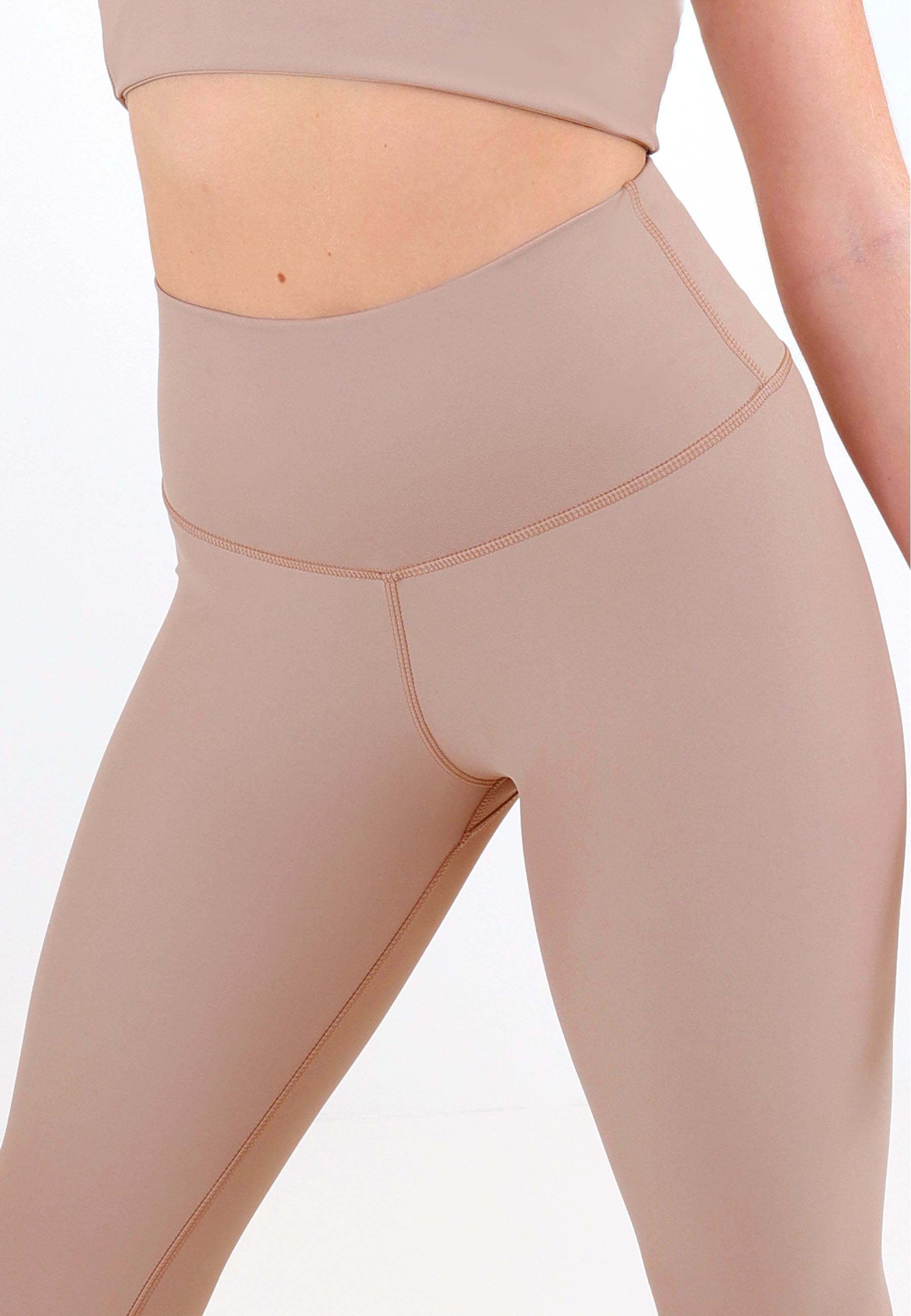 Sisterly Tribe - Classic 7/8 Tights Taupe. Buttery soft & Body sculpting, Soft, matte fabric that feels like a second skin, Compression that follows your every move.